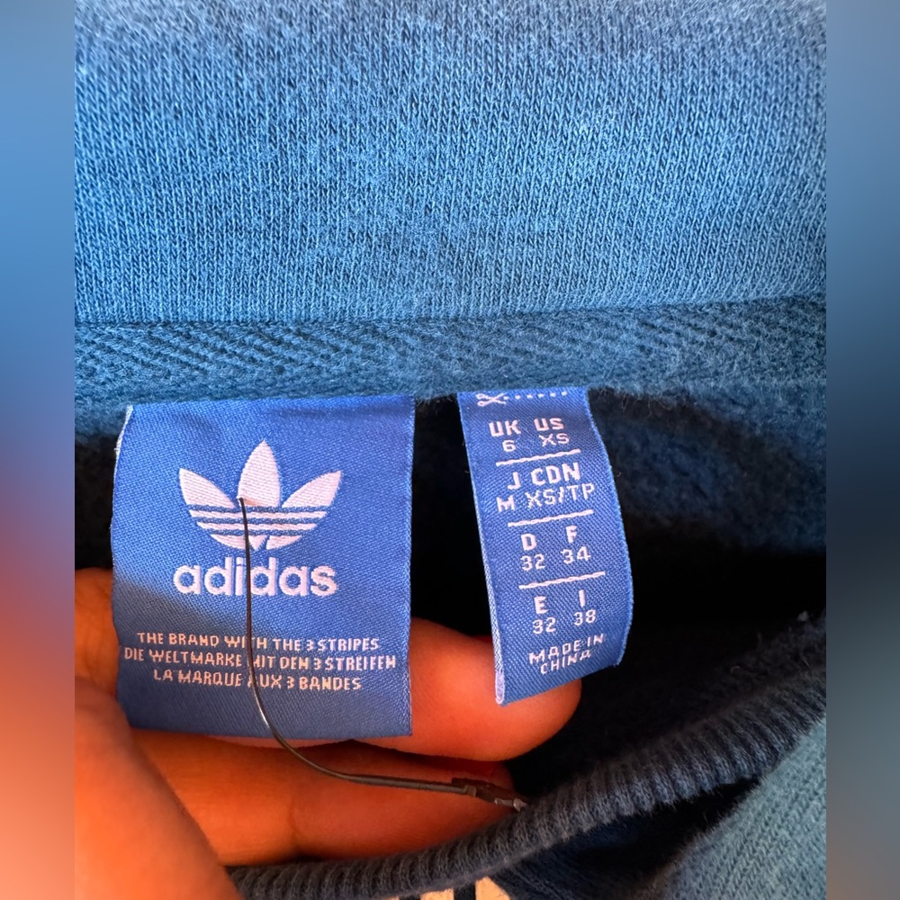 Adidas size xs sweater - Picture 3 of 3